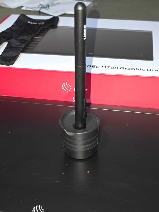 Продавам графичен таблет ugee m708 (Пълен комплект)