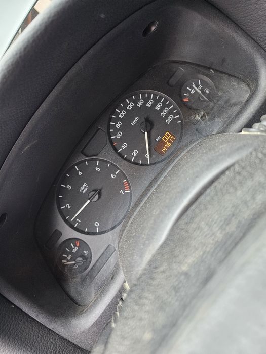 -Vând opel astra