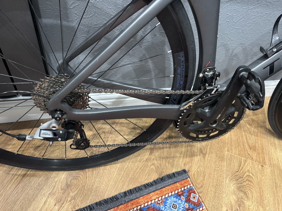 Велосипед шоссейный карбоновый