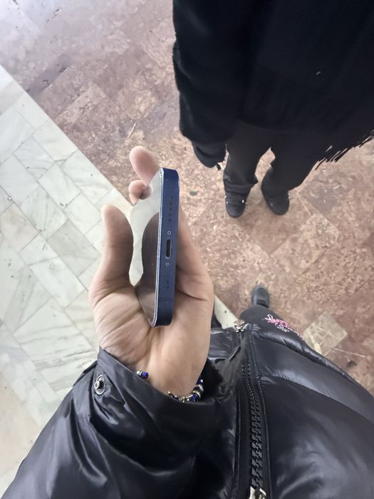 Iphone 12 aproape nou