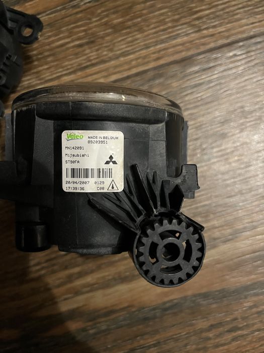 Противотуманки на Паджеро 4