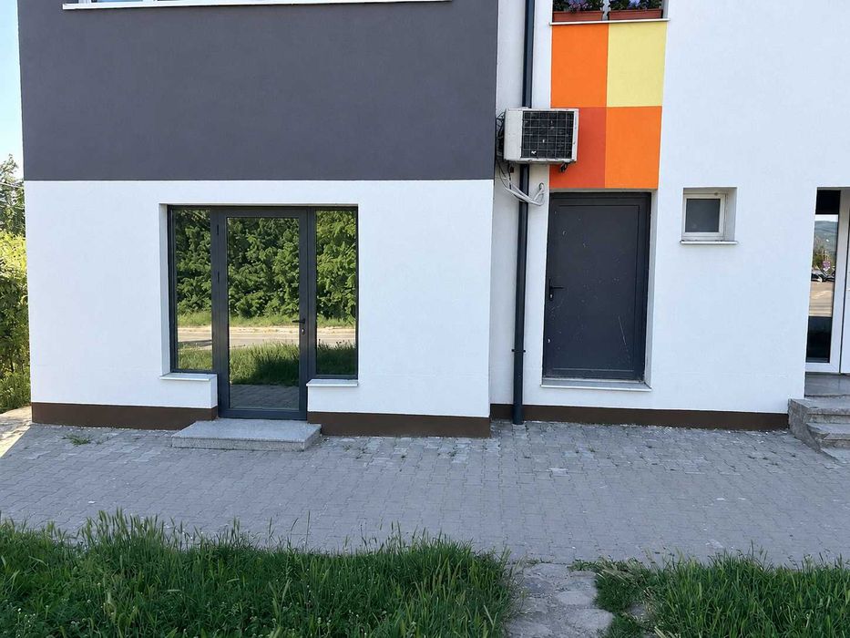 Spațiu comercial de vânzare (69 mp) – Vad excelent pe DN Oradea-Deva