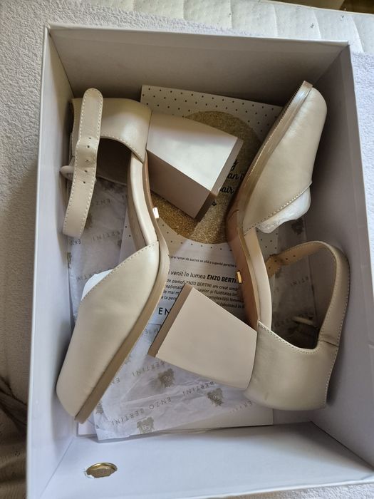 Pantofi eleganți din piele naturală Benvenuti