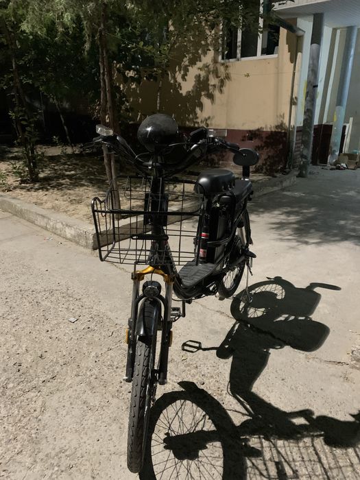 Srochna sotiladi skuter