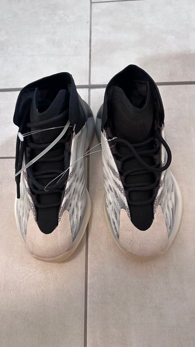 Adidas Yeezy BSKTBL QNTM