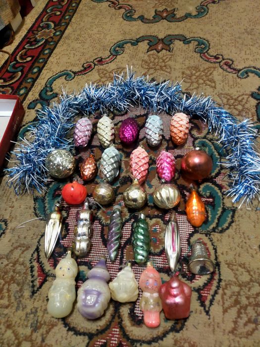 *Новогодние-игрушки.*