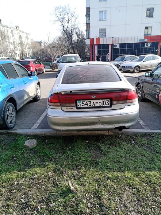 Автомобиль Мазда кронос