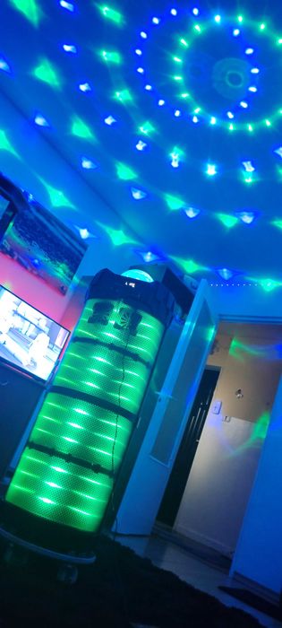 Vând boxa portabil cu roți foarte înalta 1200 lei