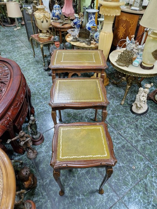 Уникален к-т антикварни английски масички масив