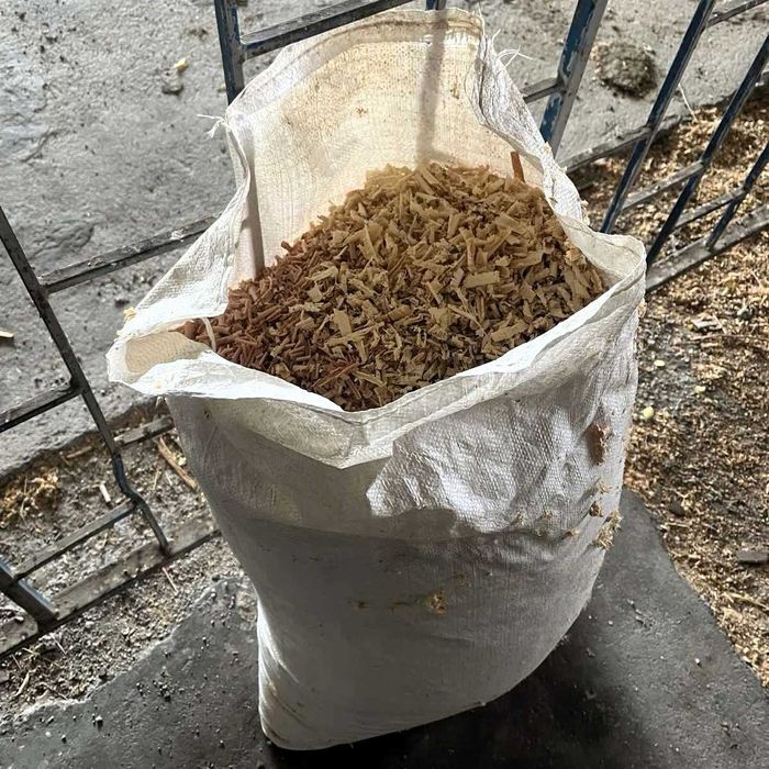 Сухи дървени стърготини/талаш от бук, дъб и чам