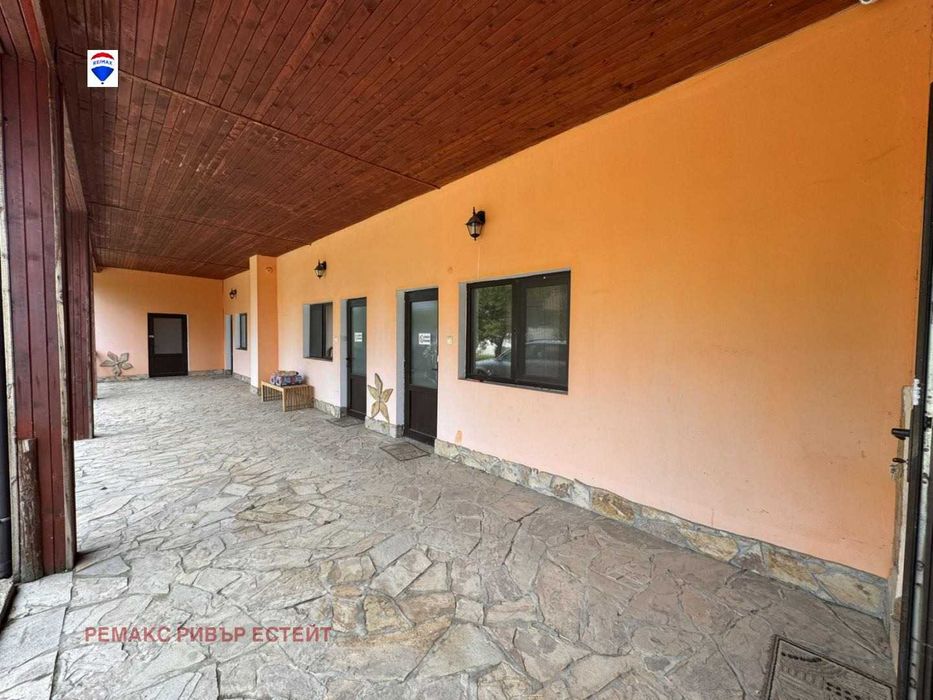 Фотоволтаична централа + ресторант с басейн и лятна градина