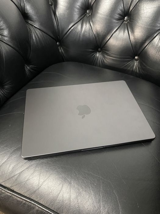MacBook Pro 14-inch/ M3 Pro / 18 Gb RAM / 512 Gb / Black / Foarte bun