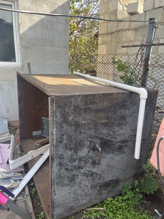 Железный ящик большой