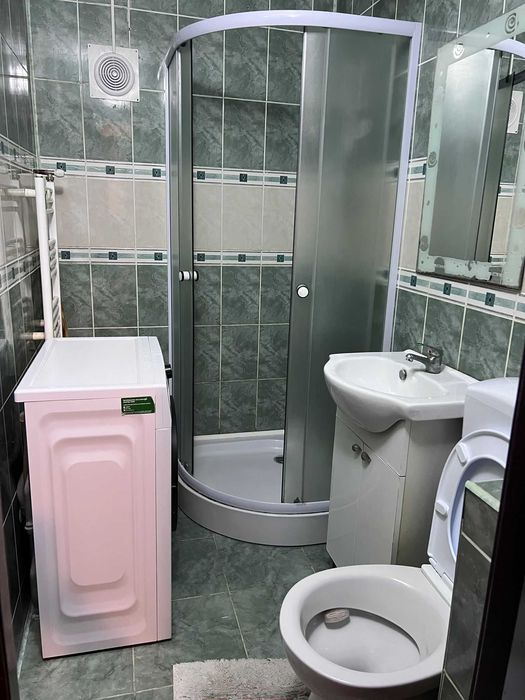 Închiriez apartament 2 camere , zona Sud.