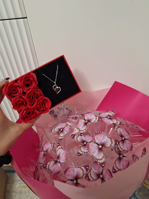 Букет цветов с подвеской