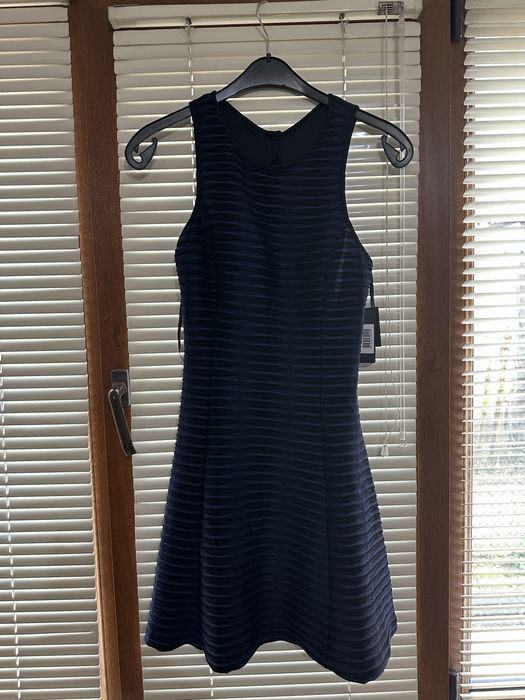 Рокля Guess L размер НОВА с етикет