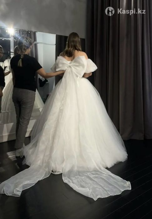 Свадебное платье пышное, корсетное, с рукавами-фонариками | 46 размер