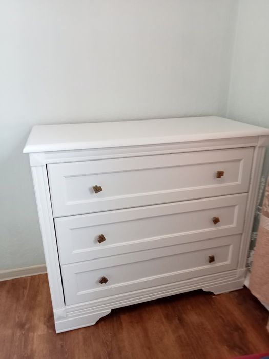 Кровать с матрасом, комод и тумба