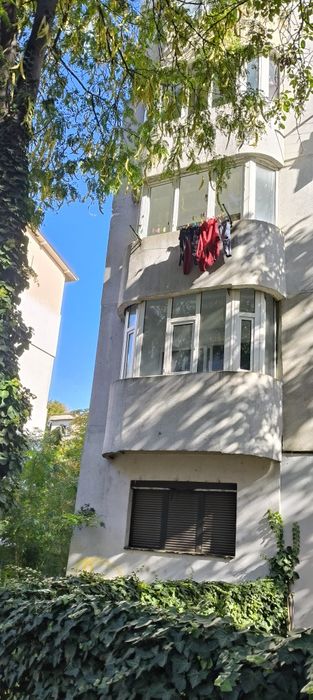 Se vinde ap.2 camere,zona ic.frimu,56 mp,et.1,decomandat,Bl, K1A,renovat de la placa,totul nou,inclusiv  instalația electrică,izolat exterior.