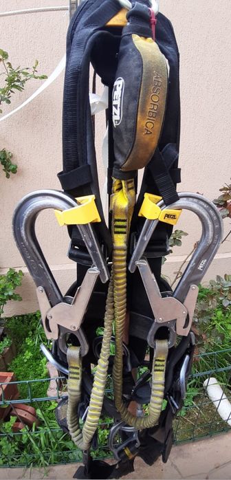 Vand Ham alpinism utilitar Petzl Avao cu carlige si cordelina