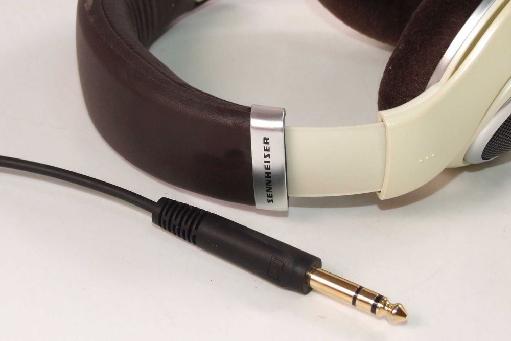 Casti Hi-Fi SENNHEISER model HD599, frecventa 38500 Hz (maxima), NOI