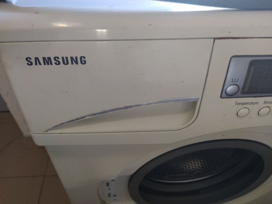 Продавам пералня Самсунг за части
