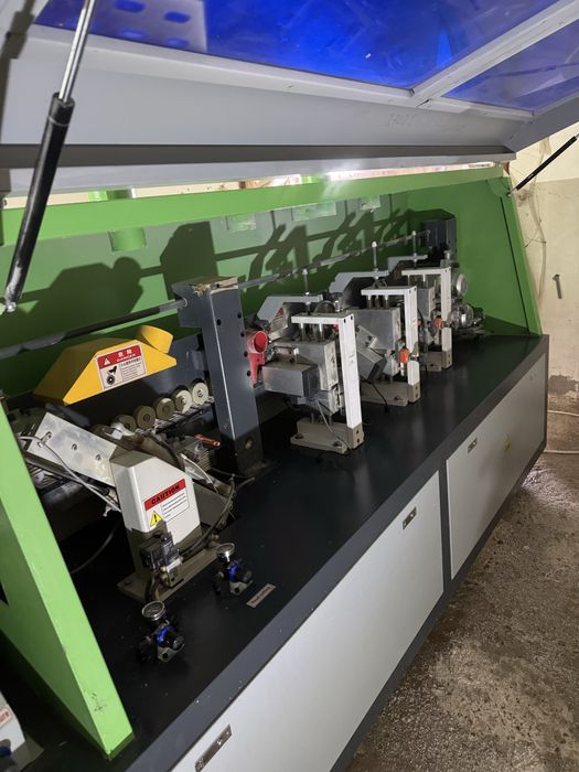 Кромкооблицовочный станок с прифуговкой