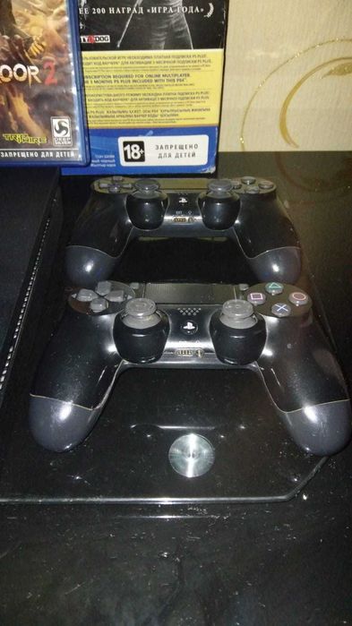 Продам приставку ps 4
