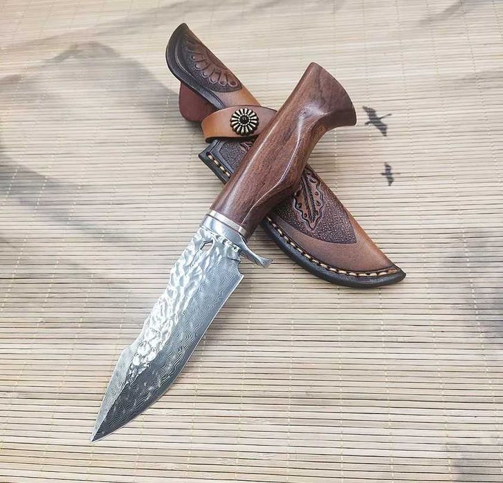 Cutit japonez Damasc, 107 straturi, miez VG 10, teaca piele bovina