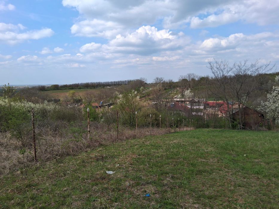 Teren casa in Episcopia Bihor suprafata 1000 mp , dublu front stradal , utilitati , intre case locuite