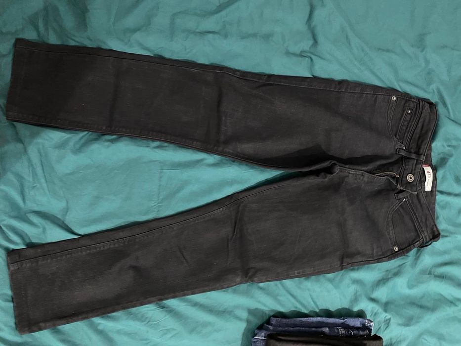 Blugi negri Levi’s