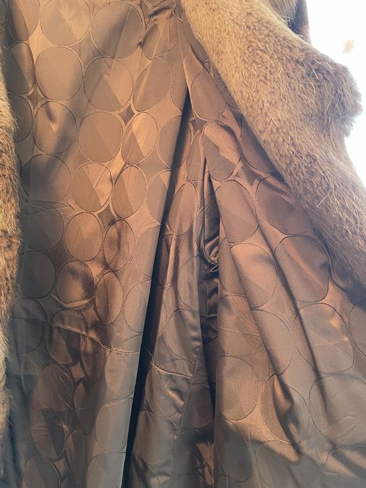 Palton maro trei sferturi cu blana naturala -stare buna, negociabil