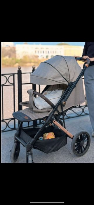 Электронный манеж коляска