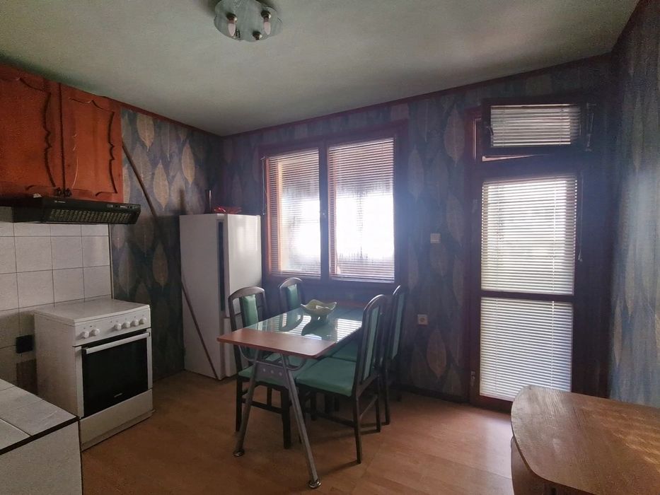 Дава се под наем Тристаен апартамент в Варна, Конфуто - 65 кв.м за 373.83 € - Снимка #1