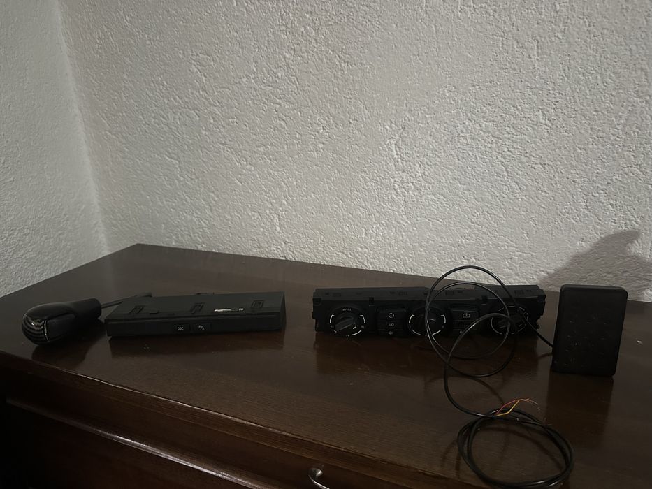 Части за е60 на 10€ (стопчета за дифузьор нови)!