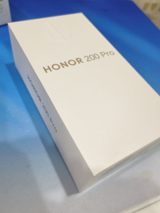 Продам Honor 200pro и часы в подарок