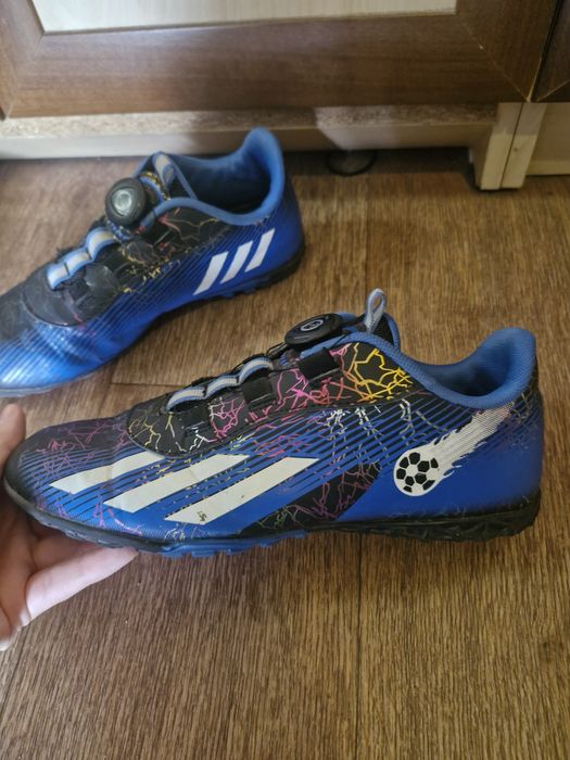 Футбольные кроссовки