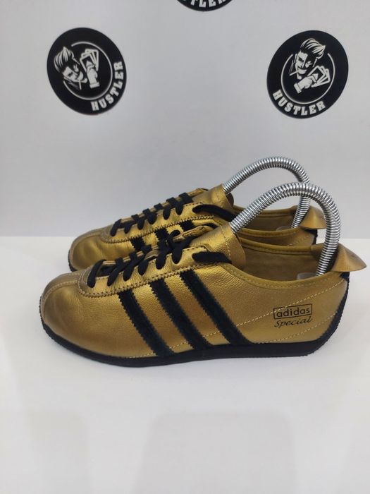 Дамски маратонки ADIDAS. Номер 36