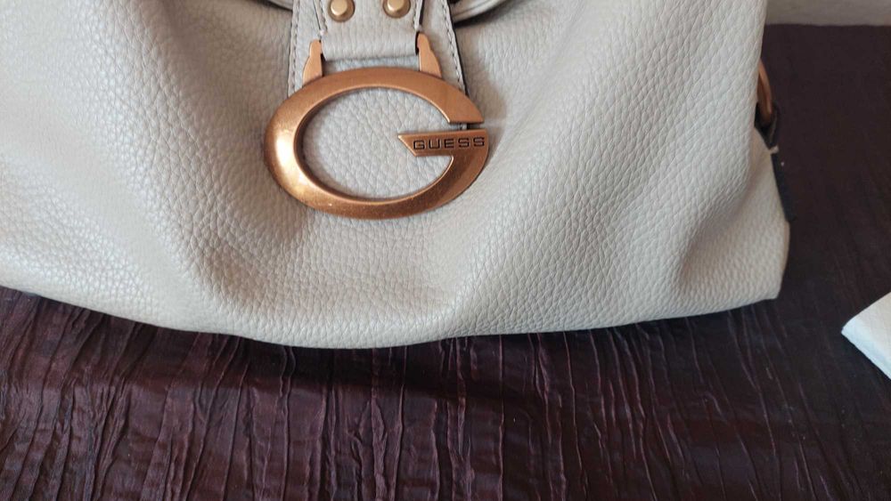 Guess чанта. Нова