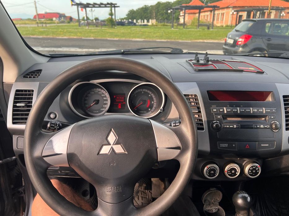 Vând mitsubishi outlander