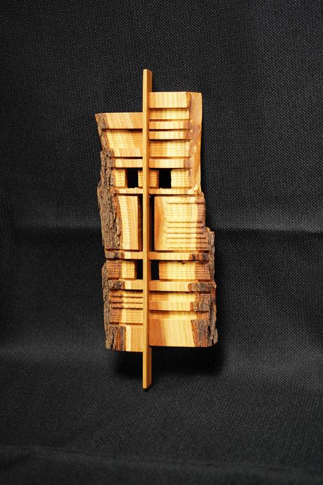 Стенна пластика маска