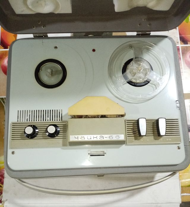 Магнитофон ретро