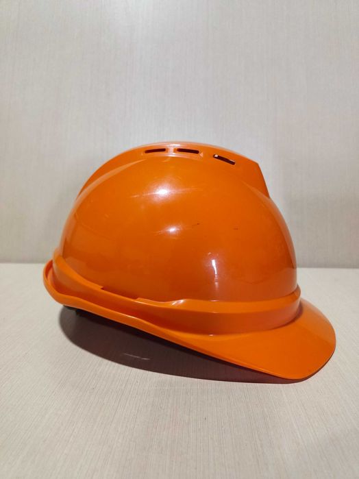 Каски на продажу