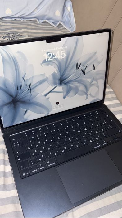 Продаю Apple MacBook Air 13 2025