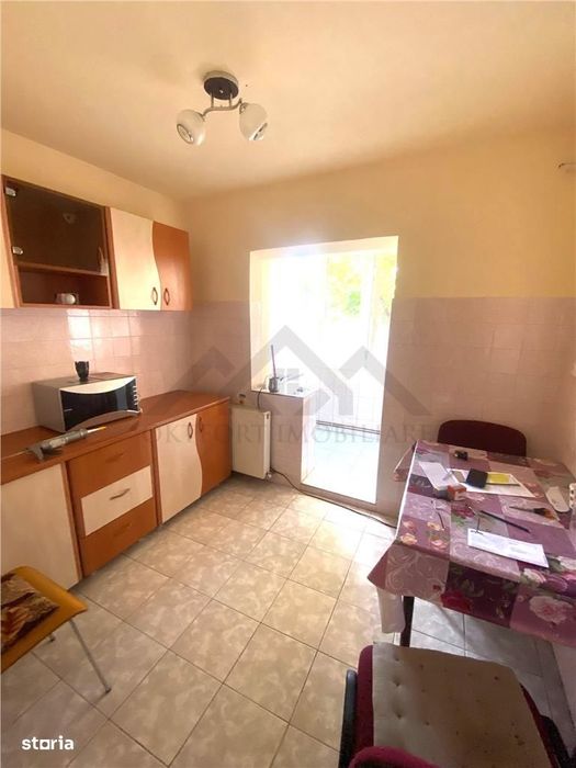 Apartament 3 camere , centrala proprie , zona Soarelui