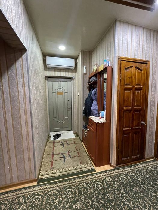 Tashgresda srochniy 3-xonali uy garaji bn sotiladi  74.23 kv