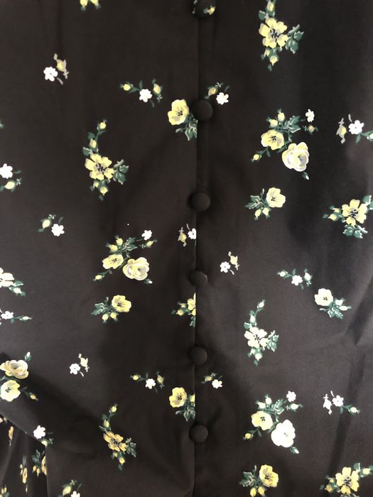 Rochie neagra h&m marime M rochie neagra cu floricele galbene h&m noua