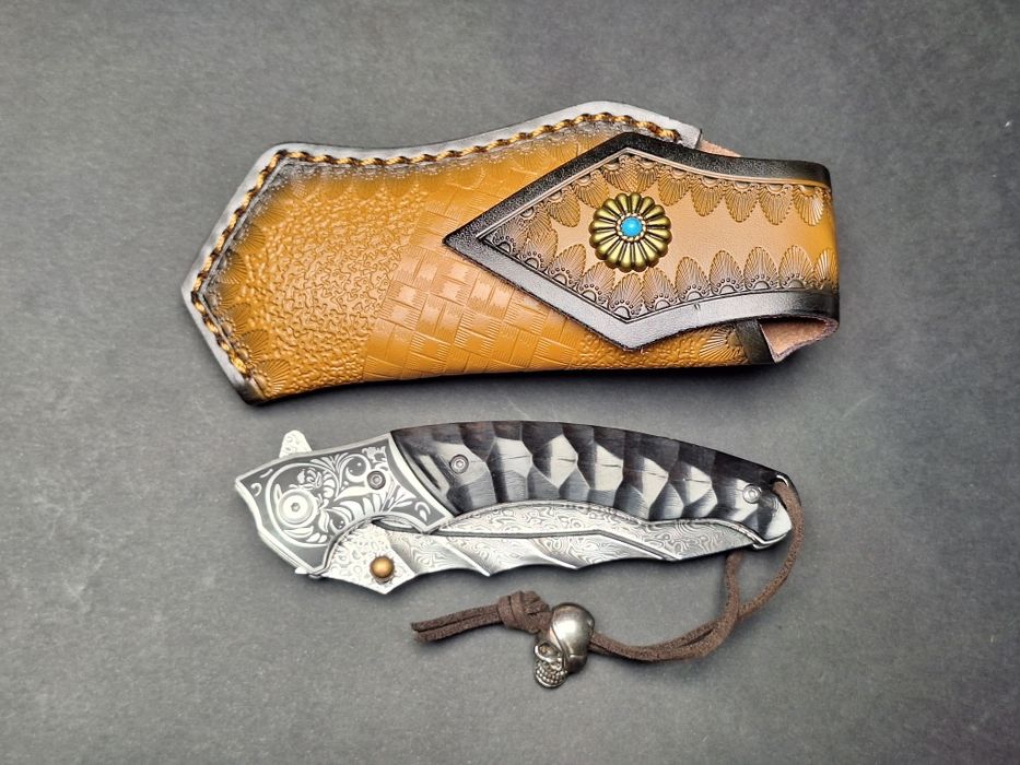 Сгъваем нож от дамаска стомана с кожен калъф