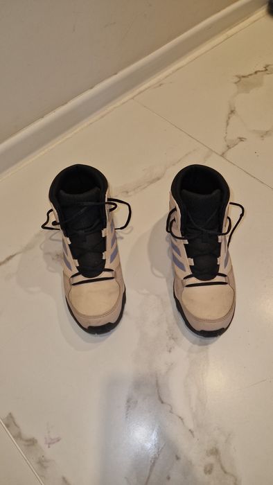 Спортни обувки adidas БЕЖОВ