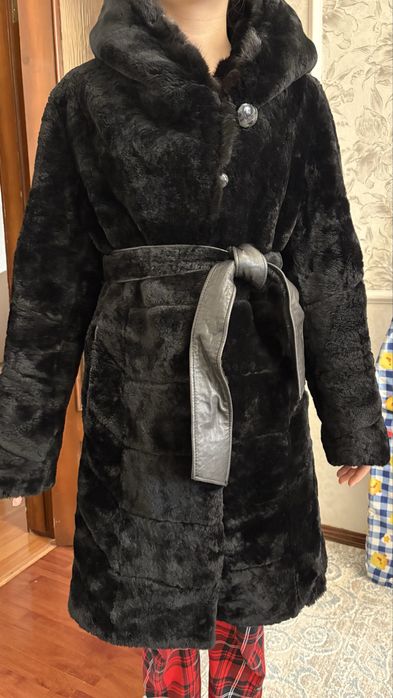 Шуба продам черная